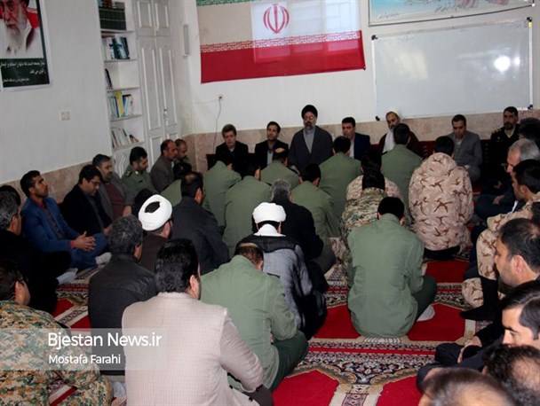 وجود دین در کنار سیاست عاملی بر ماندگاری انقلاب شد
