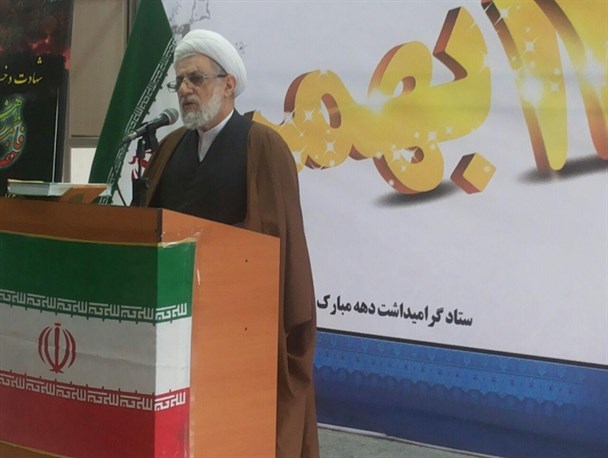 سیره فاطمی و ولایت‌مداری در برنامه‌های دهه فجر توجه شود