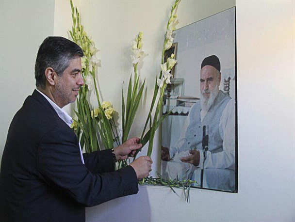 بیت تاریخی امام(ره) در خمین گلباران شد+تصاویر