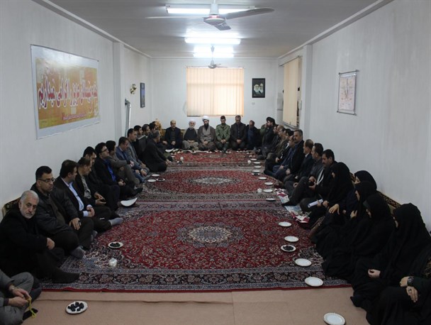 باید از اهداف و آرمان های انقلاب اسلامی دفاع کنیم