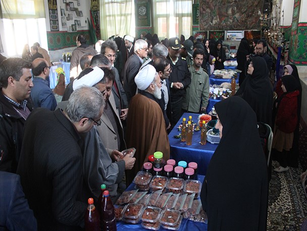 راه اندازی بازارچه «زن و اقتصاد مقاومتی» در خلیل آباد