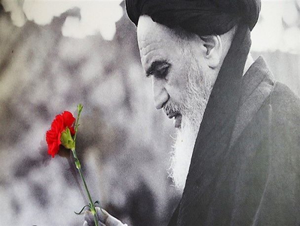 بیت تاریخی امام خمینی (ره) در شهر خمین گل‌باران شد+تصاویر