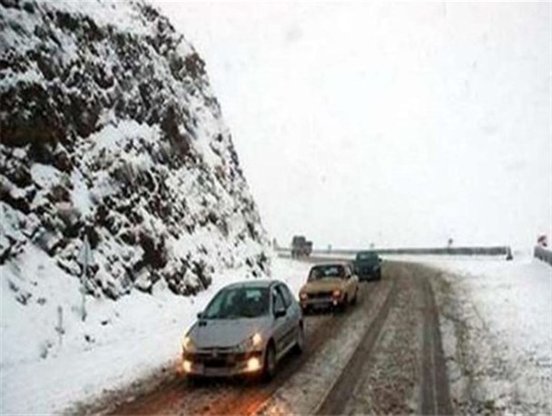 محورهای مواصلاتی کرمانشاه باز است/ حضور ۹۰ تیم پلیس در جاده‌ها