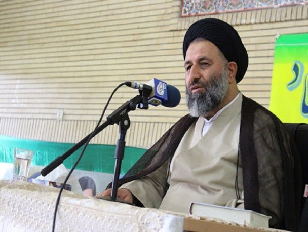 مجلسی که به وزیر میلیاردی رأی می‌دهد انقلابی نیست