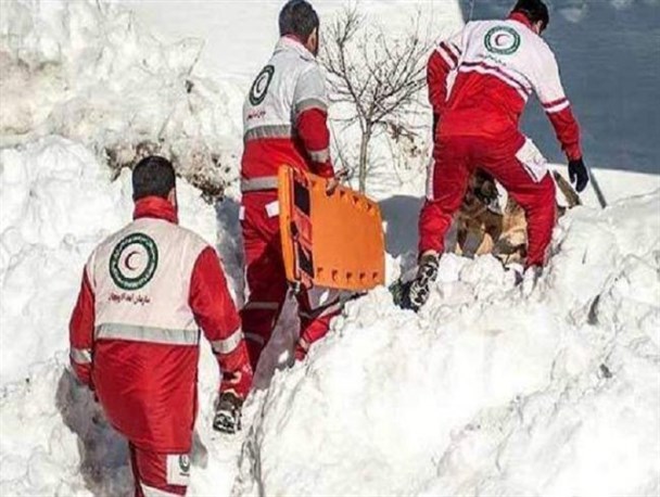14 کولبر مفقود شده نجات یافتند/ جستجو برای دو کولبر دیگر ادامه دارد