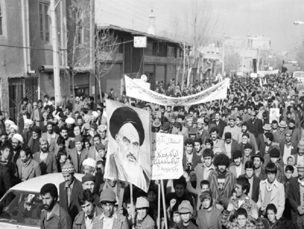 وقتی مکتب مبارزان "طالقانی" گروهک‌های ضد انقلاب نظرآباد را زمین‌گیر کردند/ از ساماندهی تظاهرات ۵۷ توسط جوانان تا شهادت در جبهه‌های حق علیه باطل