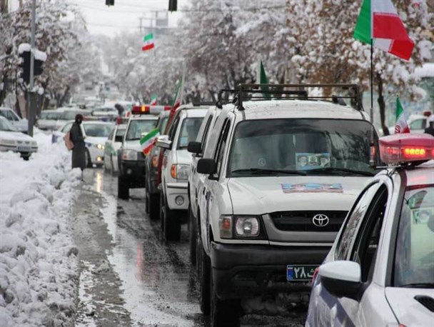 رژه موتوری به مناسبت آغاز دهه فجر در شهرکرد برگزار شد