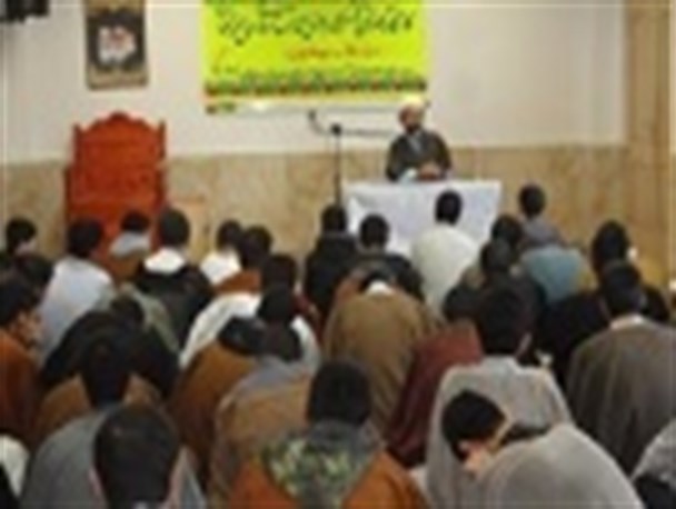 طلاب با مطالعه و آگاهی بیشتر در دین توطئه های دشمنان اسلام را خنثی می کنند