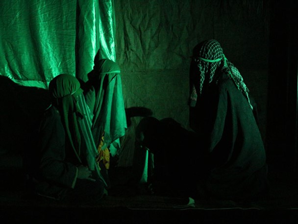 واقعه شهادت حضرت زهرا (س) در مسجد جامع چوکام بازسازی شد+گزارش تصویری