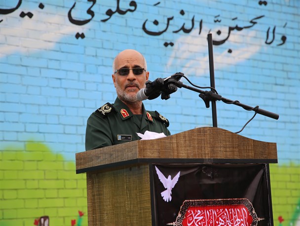 شهدا گزینه های روی میز ملت ایران هستند/مکتب اسلام مکتب ایثار و شهادت است