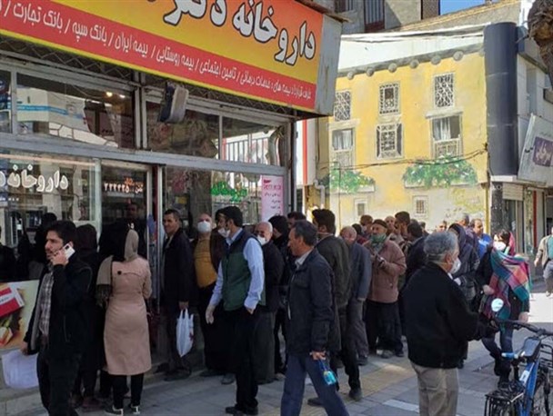 کام تلخ بیماران دیابتی از کمبود انسولین/ توزیع کرونا در صف داروخانه‌ها