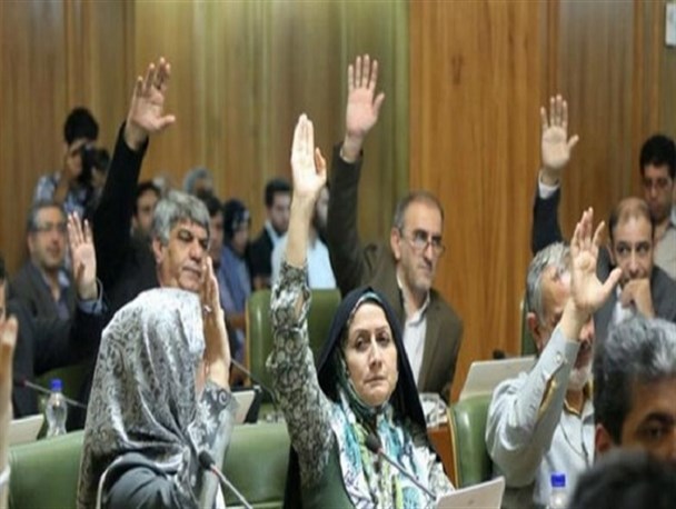 حناچی به وضعیت قرارداد کارکنان شهرداری بی توجه است