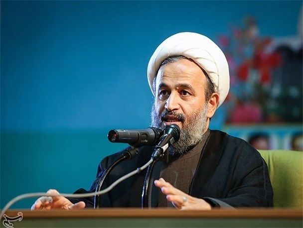 دوگانه نادان و خائن در مسائل دینی ما سابقه زیادی دارد/ افراد ساده‌لوح می‌گویند عزت ما به موشک‌هایمان نیست/ پیامبر فرمود عزت امت من به توان نظامی‌اش است