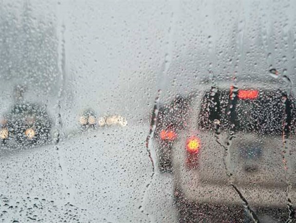 بارش باران و برف در همه جاده‌های خراسان رضوی/ رانندگان زنجیر چرخ همراه داشته باشند