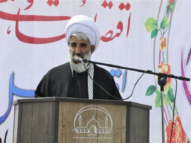 کسانی که با نفی مبارزه از تعامل با دشمن دم می زنند خائن اند/ ضرورت تقویت توان موشکی کشور