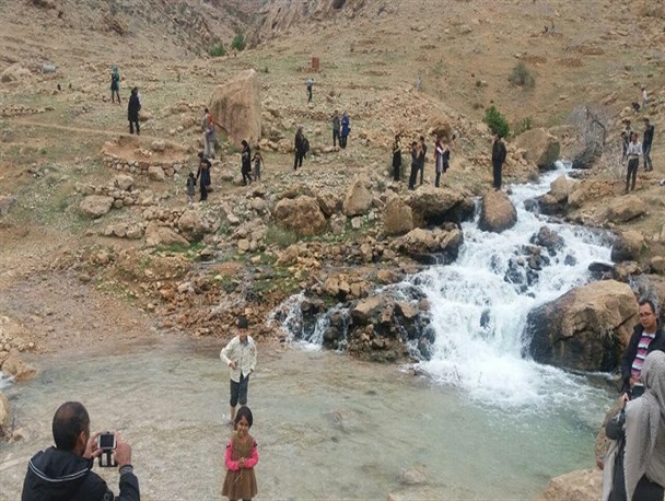 پلنگان، آبشار تارم، بیدبخون، بهرام گور و تنگ بوخون  مقصد مناسب مسافران در نی ریز