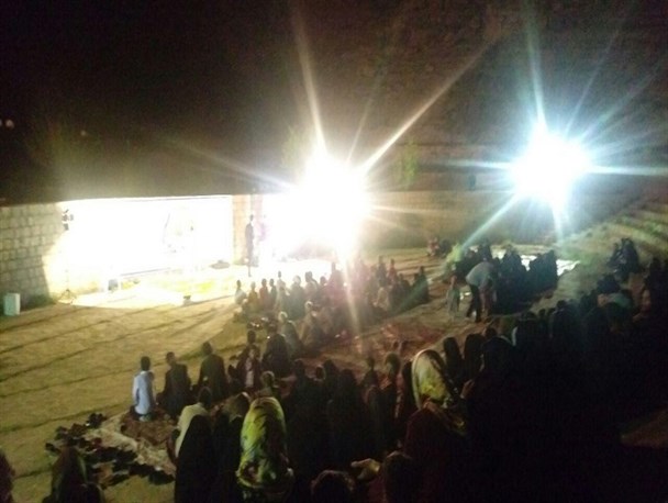 جشن روز پدر بدون حضور مسئولان چرامی/گروه تئاتر جشن روز پدر، مسئولان شهرستان چرام را به چالش کشاند+تصاویر