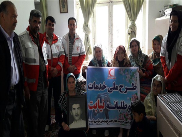 معاون امور داوطلبان هلال احمر گلستان از خانواده شهیدنیازی در بندرترکمن دیدار کرد/تصویر