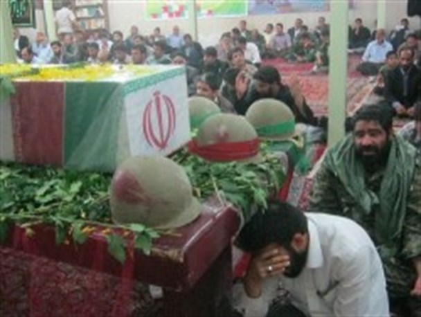 تشییع پیکر مطهر 2 شهید گمنام عملیات خیبر در روستای کریم آباد پاکدشت
