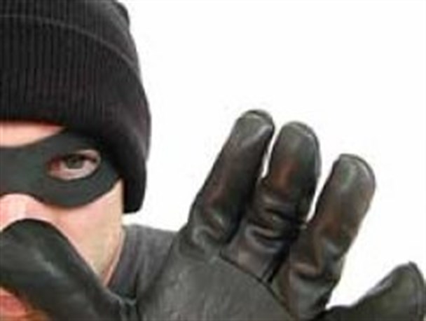 سارق، به خانه خدا هم رحم نکرد