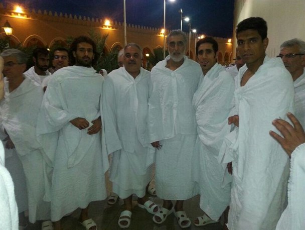 حسین فرکی و بازیکنان فولاد در لباس احرام+ عکس