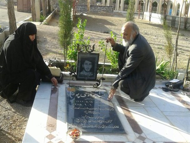پدر و مادر شهیدی که هر دو معلم اند
