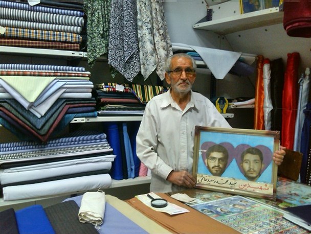 نان حلال و اخلاق خوب فرزندان شهید را نصیبم کرد/ 82 سال سن دارم و هم چنان کار می‌کنم