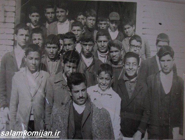 قائم مقام بانک مرکزی در کنار معلمش/ عکس
