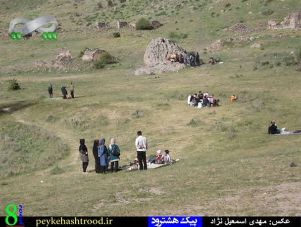 استقبال خانواده ها از کوهنوردی در قلعه باستانی ضحاک هشترود
