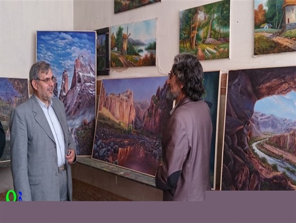 بازدید فرماندار هشترود از نمایشگاه دائمی آثار استاد سید محمد بطحائی