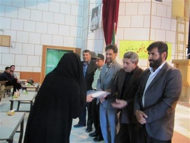 30 رابط فرهنگی کمیته امداد گیلانغرب تجلیل شدند