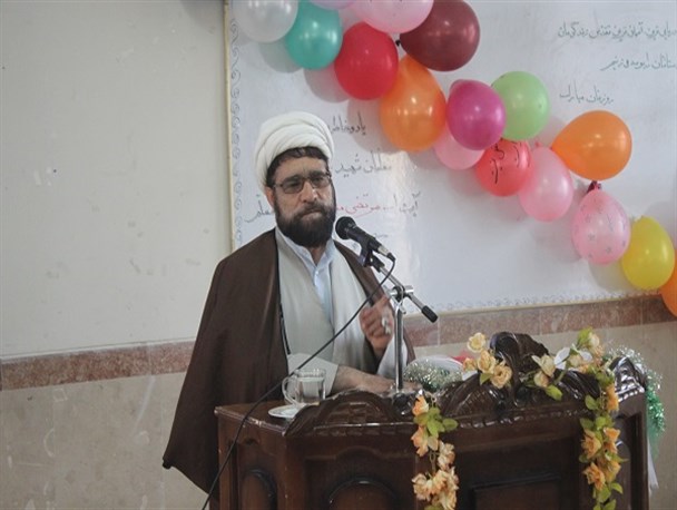 دانش آموزان باید همه صفات را در وجود معلم خود ببینند