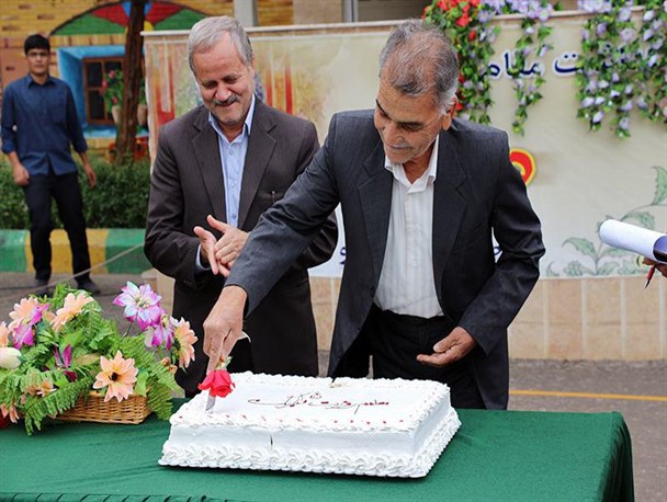 جشن سپاس از معلمان و پیشکسوتان مدرسه شاهد شهید رمضان زاده یزد