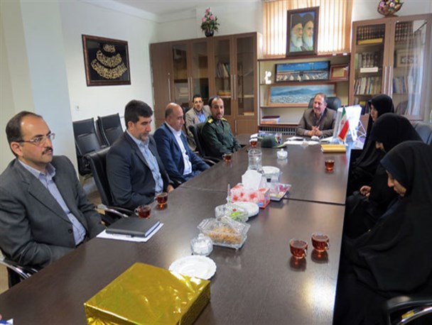 فرهنگیان آموزش و پرورش ناحیه 2 سنندج تجلیل شدند/کنعانی: معلم رسالتی سنگین و حساس دارد