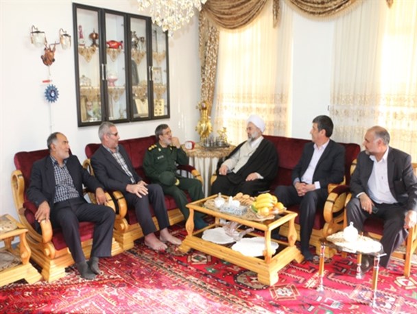 مسئولان میاندوآب با دو جانباز هشت سال دفاع مقدس دیدار کردند + تصاویر