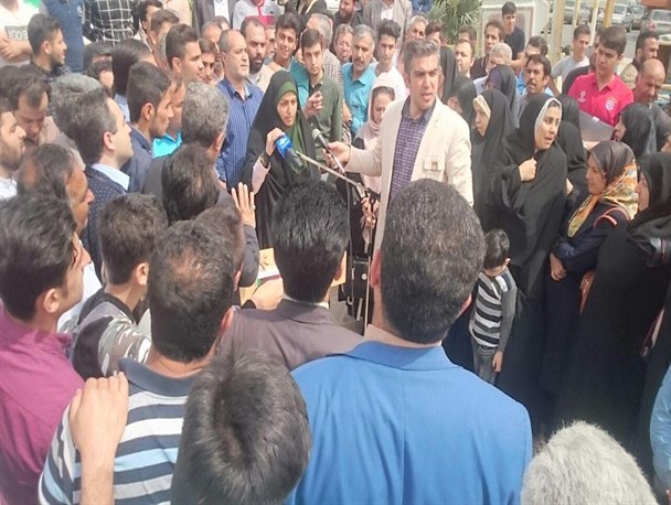 شهروندان بهارستانی خواستار پاسخگویی دولت/ تریبون آزاد به شهرستان بهارستان آمد + تصاویر