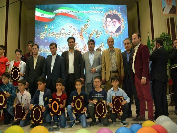 برگزاری مراسم تجلیل از نام آوران عرصه ورزش و نخبگان جوان در بهارستان+تصاویر