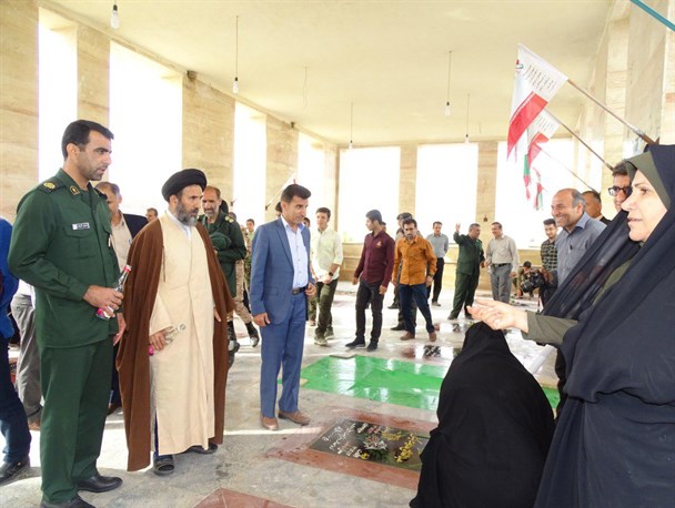 تجدید میثاق معلمین با شهدا در اولین روز از هفته معلم در لنده+تصاویر