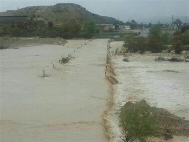 انسداد ۳ محور در سیستان به دلیل طغیان رودخانه