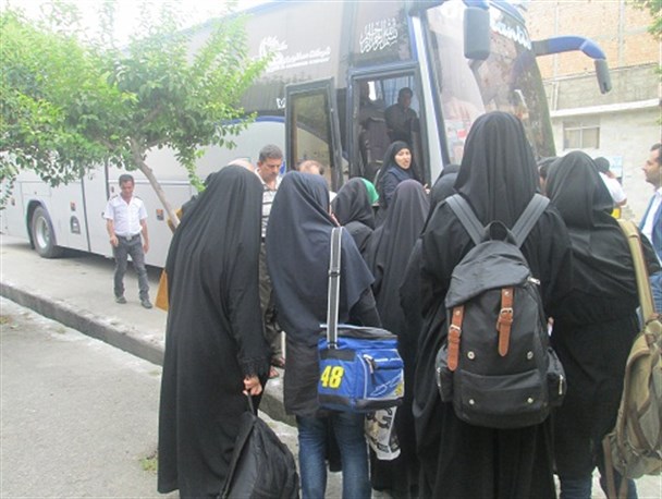تجدید میثاق دانشجویان گلستانی با آرمان های امام خمینی (ره)/ دسته روی و مداحی دانشجویان در مرقد امام راحل