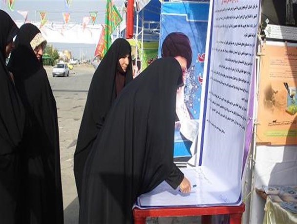 امضای طومار حمایت از «گزاره برگ ملی هسته ای» توسط زنان آذربایجان غربی/تصاویر