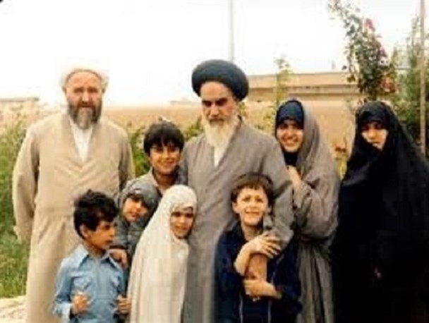 امام خمینی(ره)؛ نماد یک روشن‌بین واقعی در بحث مشارکت اجتماعی بانوان/ تاکید حضرت امام(ره) بر لزوم تحکیم خانواده