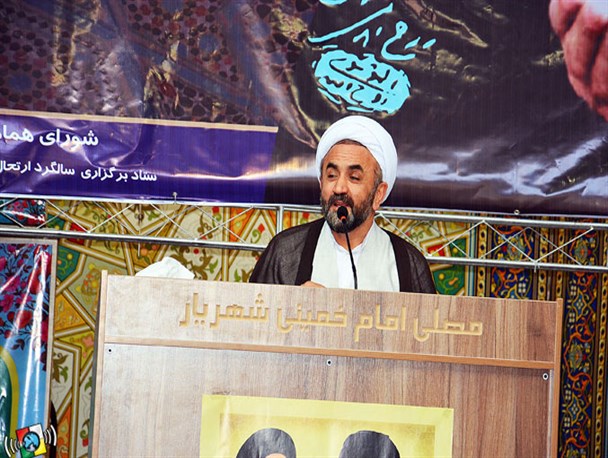 بزرگترین دغدغه مسئولین خدمت به مردم باشد/ برخی در داخل کشور آب به آسیاب دشمن می ریزند