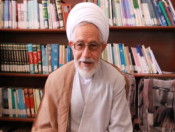 وصیت‌نامه امام(ره) نه‌تنها برای زمان پیروزی انقلاب اسلامی بلکه در شرایط کنون جامعه نیز مهم است/ توجه به ابعاد شخصیتی و اندیشه های امام در استمرار انقلاب اسلامی اهمیت دارد