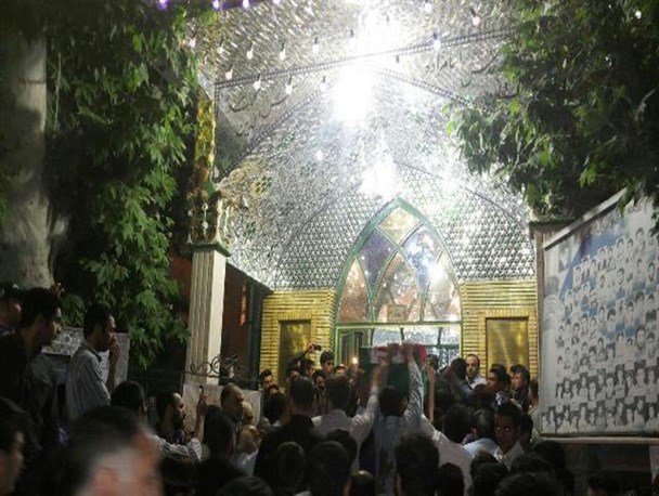 مراسم گرامیداشت شهدای مدافع حرم در جوار امامزاده شمس‌الدین محمد (ع) دماوند برگزار شد+فیلم و تصاویر