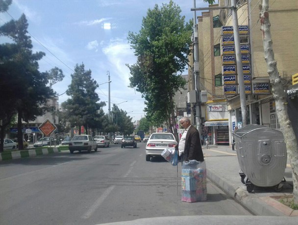 چشمهای بینایی که نابینا را در خیابان مدنی ارومیه نمی دیدند