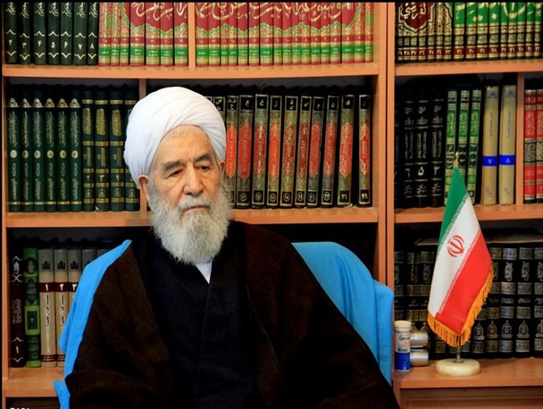 مسئولان در برخورد با منافقان امام (ره)را الگو قرار دهند/آیت الله خامنه ای، خلف صالح امام خمینی(ره)