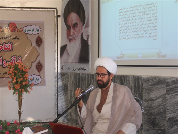خط امام(ره) همان صراط مستقیم و اسلام است / لزوم بازخوانی اصول انقلاب جهت جلوگیری از تحریف امام