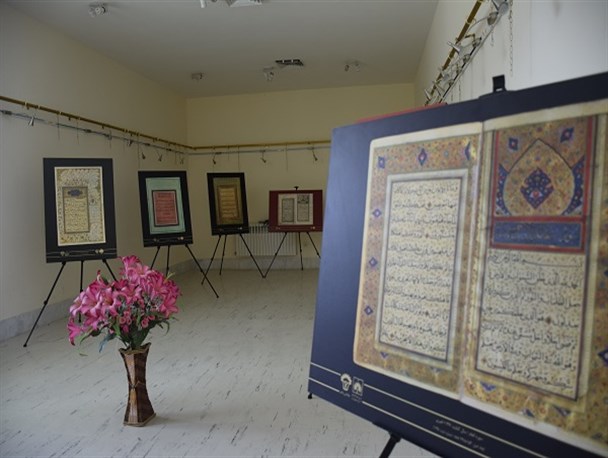 نمایشگاه آثار نفیس خطی استاد میرزا احمد نی ریزی به روایت تصویر