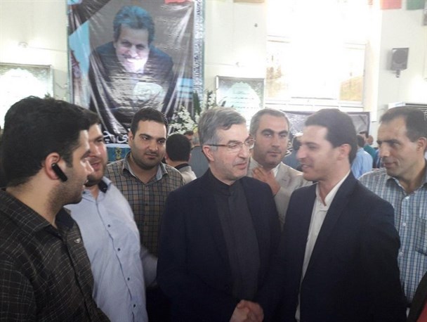 حضور اسفندیار رحیم مشایی در مراسم استاندار فقید گیلان در چابکسر + تصاویر